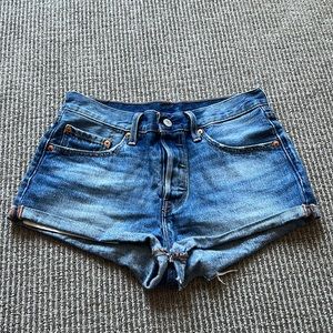 Levi’s high waist button fly denim shorts size 27